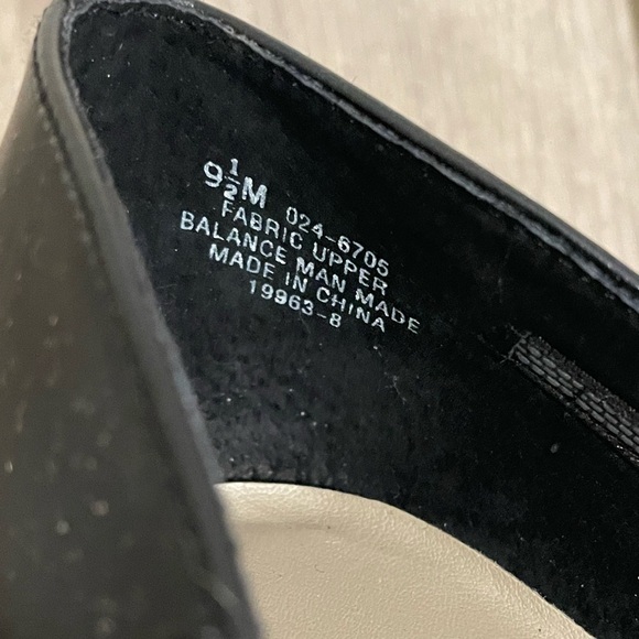 Cabin Creek Black Sandals Slip-On Comfort - Picture 7 of 7